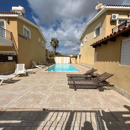 Apartment In Residential Complex With Pool Klorakas Exterior photo