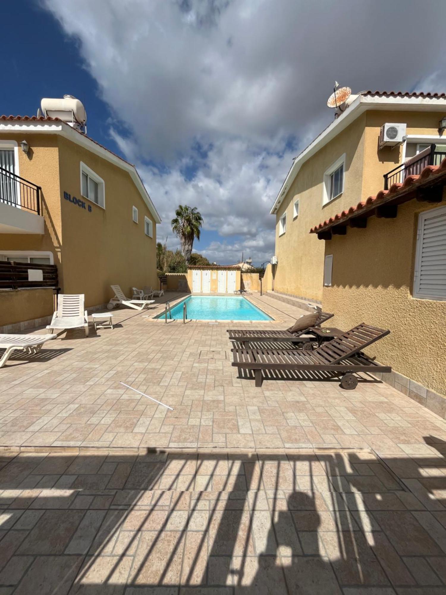 Apartment In Residential Complex With Pool Klorakas Exterior photo